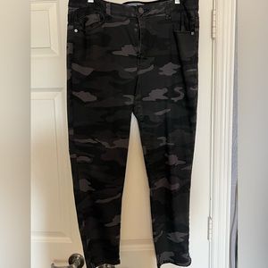 Wit and Wisdom Ab-Solution camo cropped skinny pant